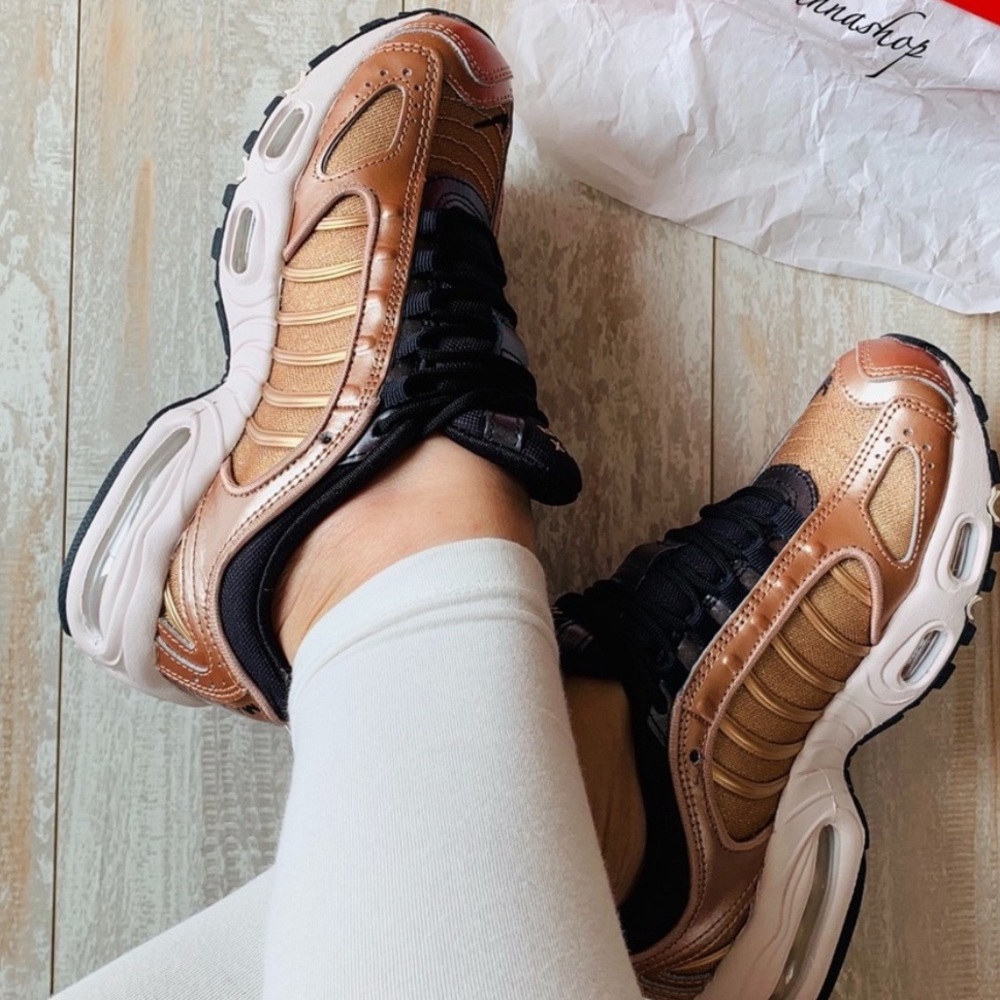 Nike air Max tailwind 4 rose gold Sz 8